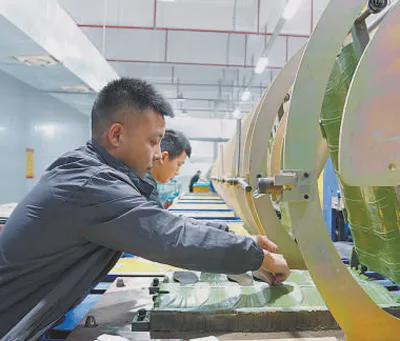 日报整版聚焦福建！球盟会app人民(图3)